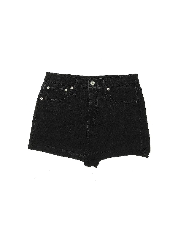 Denim Shorts in Dark Wash