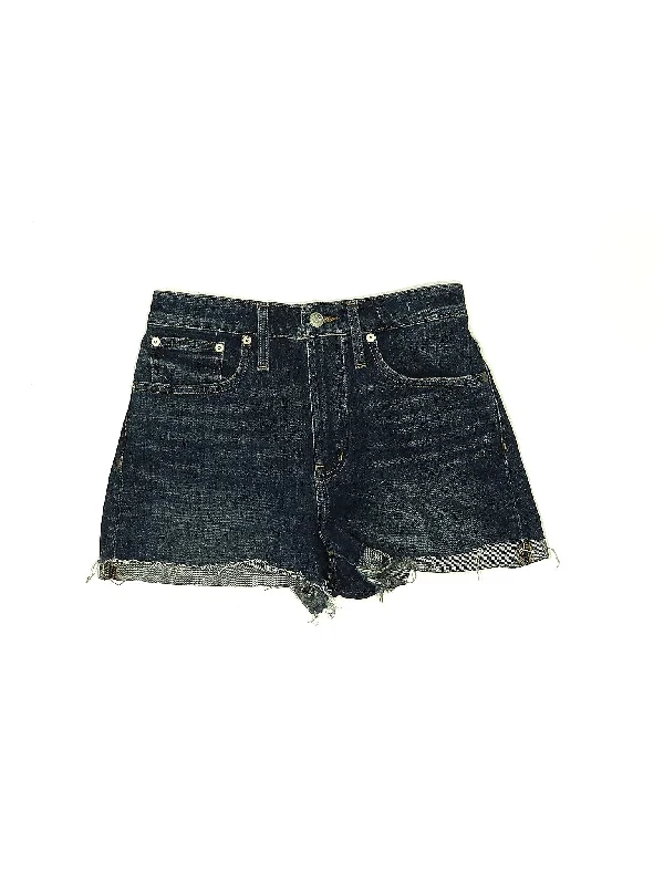 Denim Shorts in Dark Wash