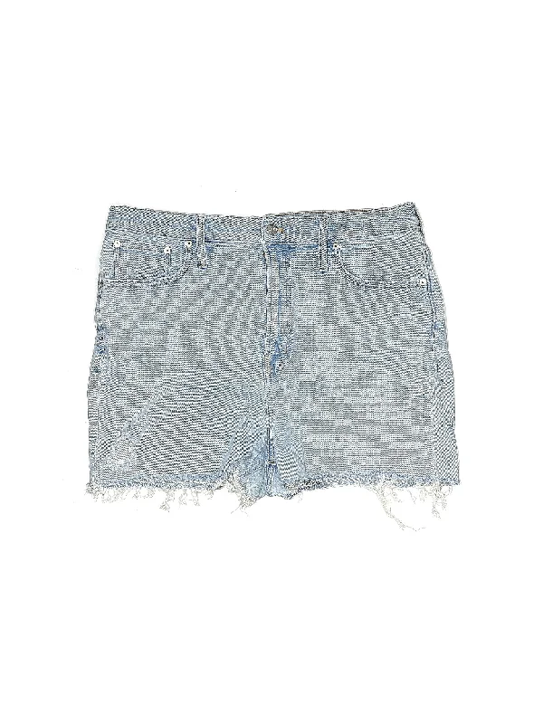 Mid-Rise Denim Shorts in Light Wash