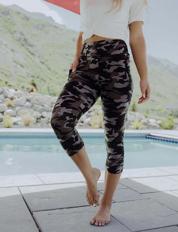 SA Exclusive Camo Capri Pocket Leggings